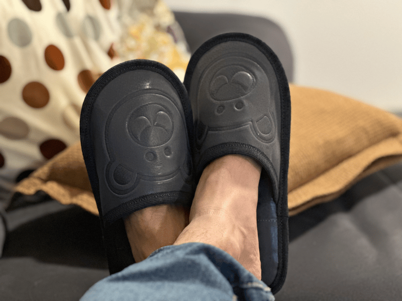 slippers grey pillows 800