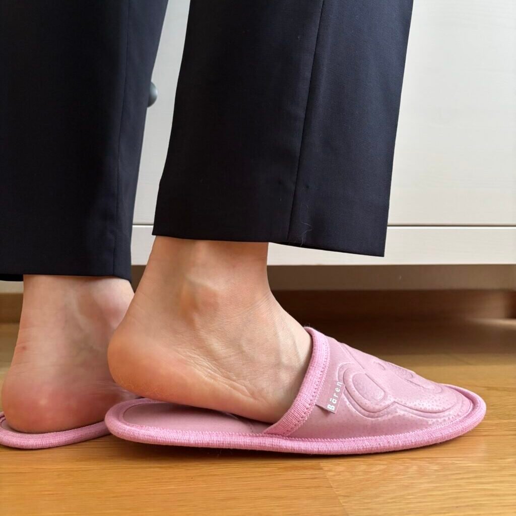slippers pink side